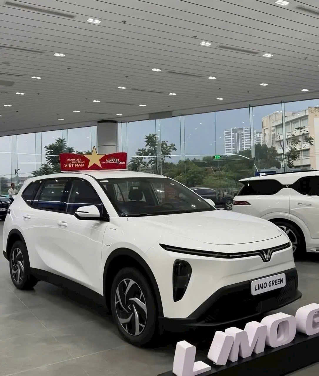 Limo Green 2026 màu trắng