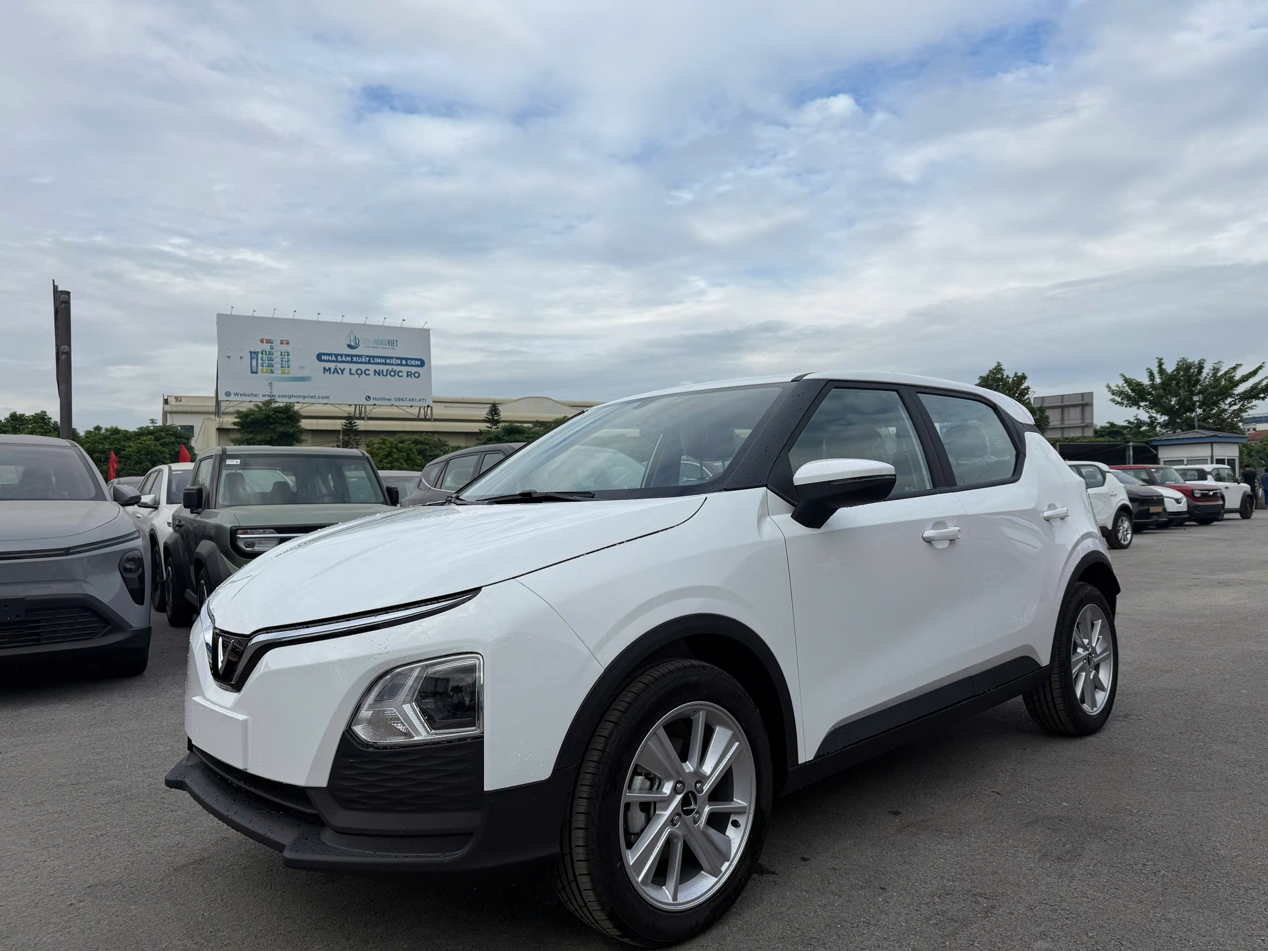 vinfast-vf5-plus-trang-gia-ban-noi-ngoai-that