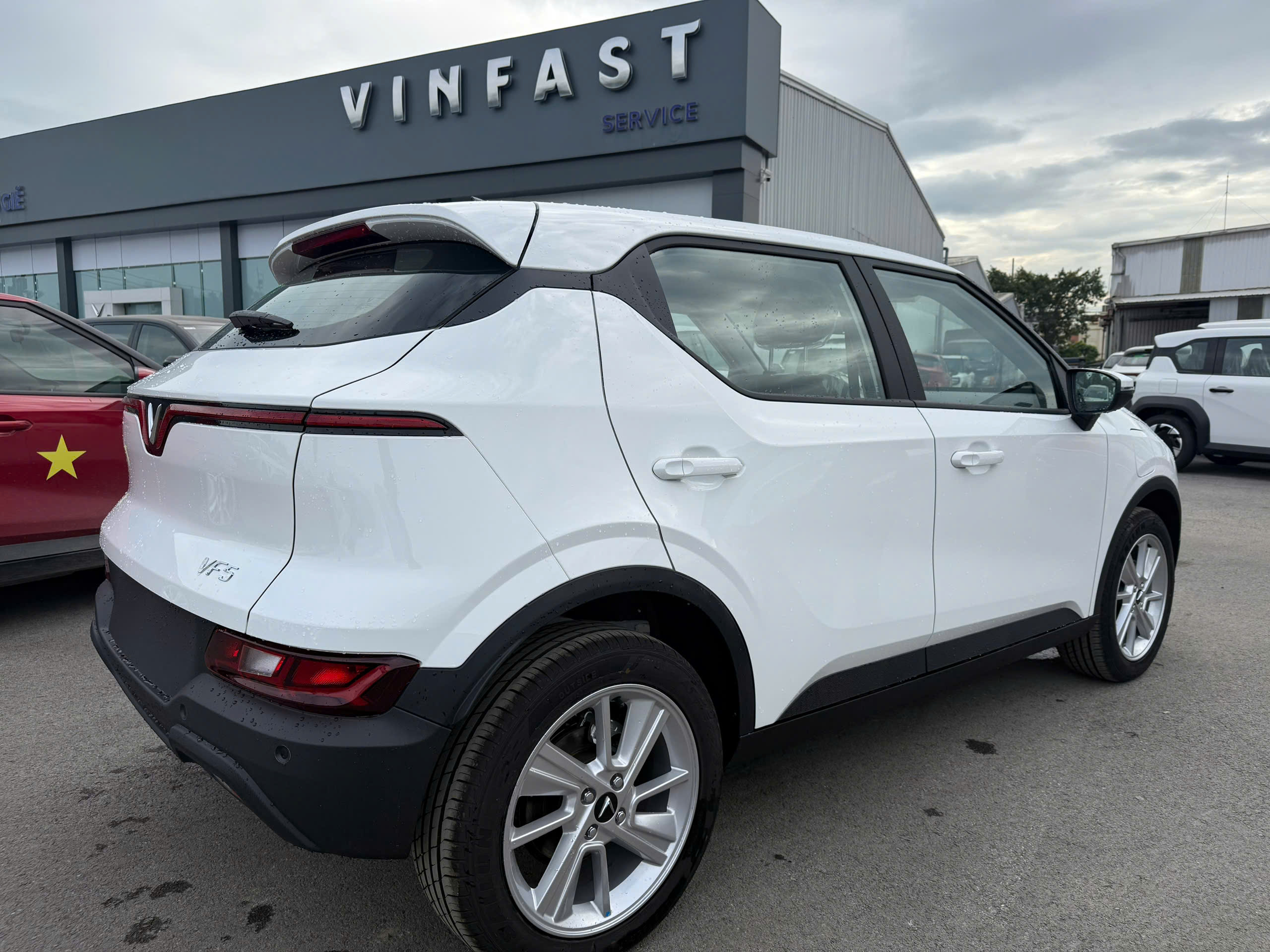 vinfast-vf5-plus-trang-gia-ban-noi-ngoai-that