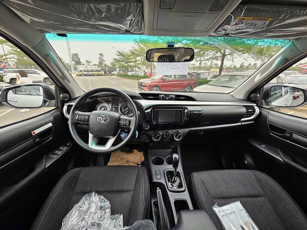so-sanh-vinfast-vf-wild-va-toyota-hilux