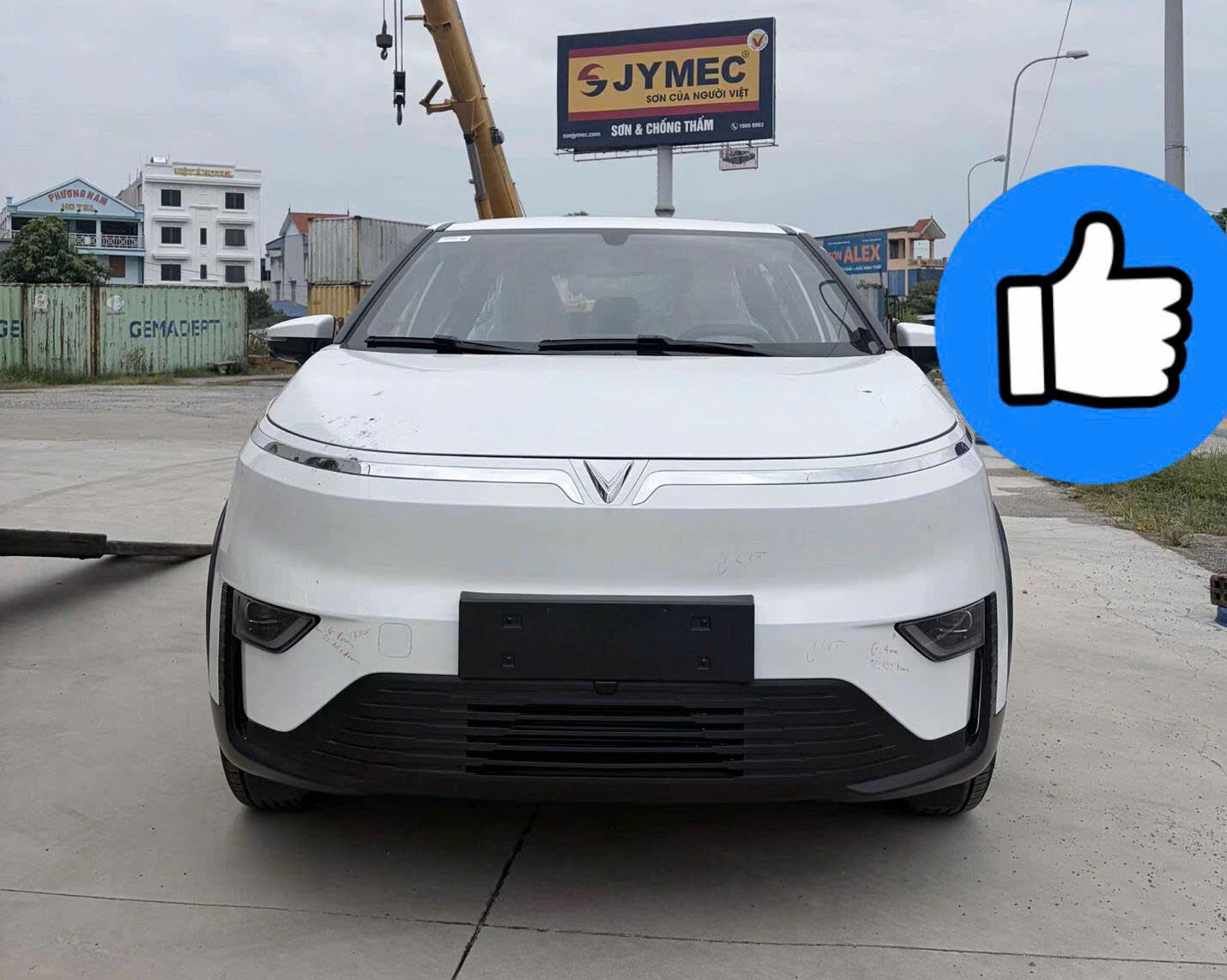 Cận cảnh đầu xe VinFast VF5 All New với thiết kế đèn và cản trước mới.