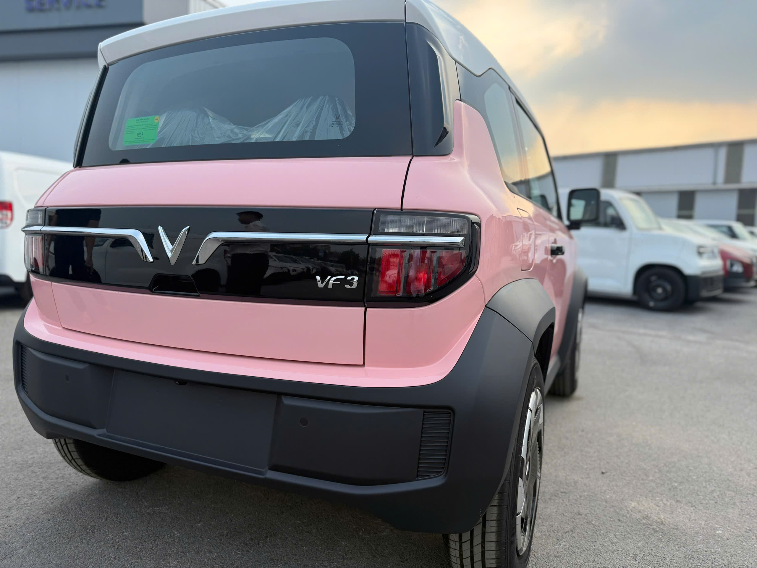 vinfast-vf3-plus-hong-noc-trang