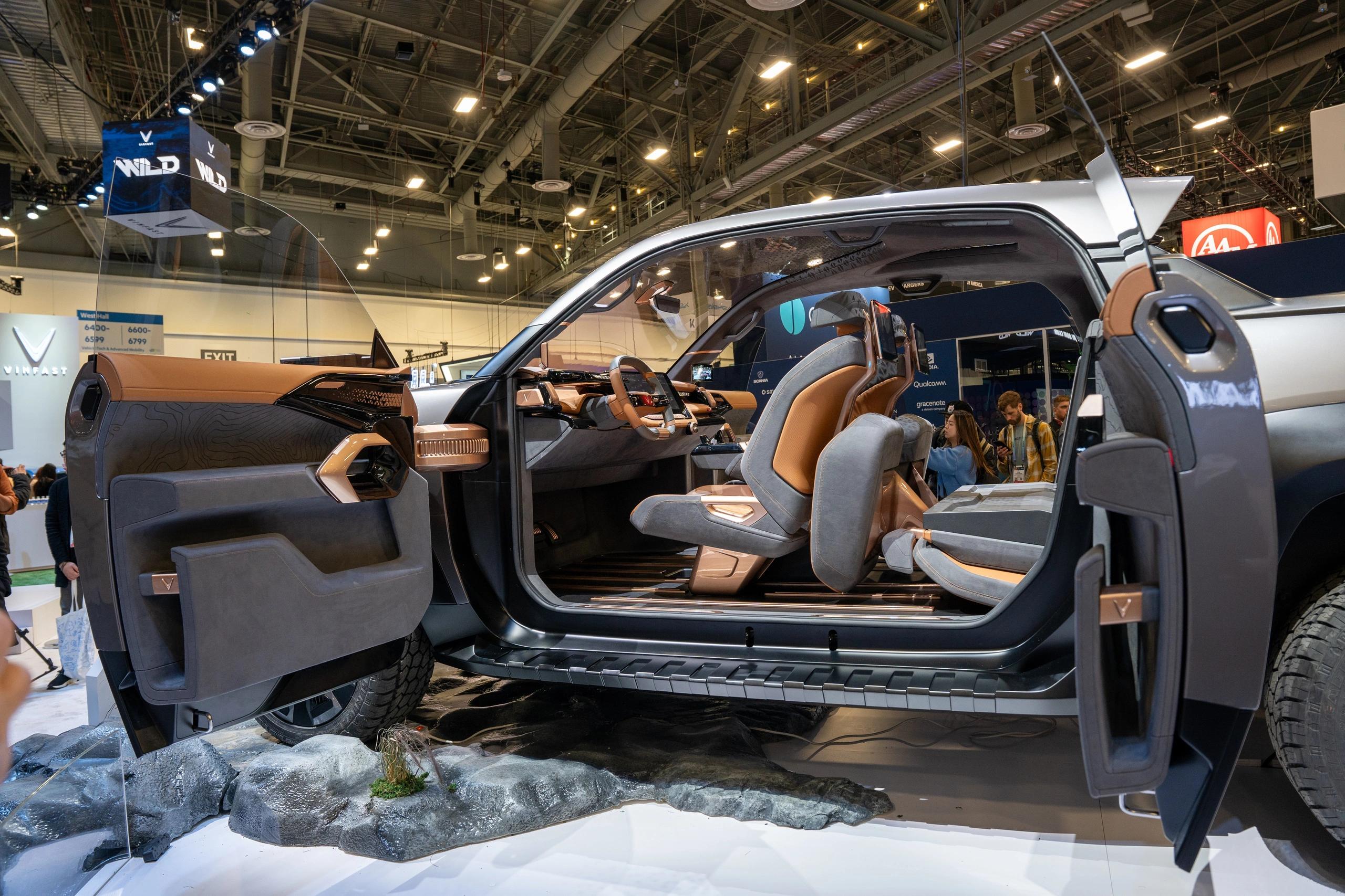so-sanh-vinfast-vf-wild-va-toyota-hilux