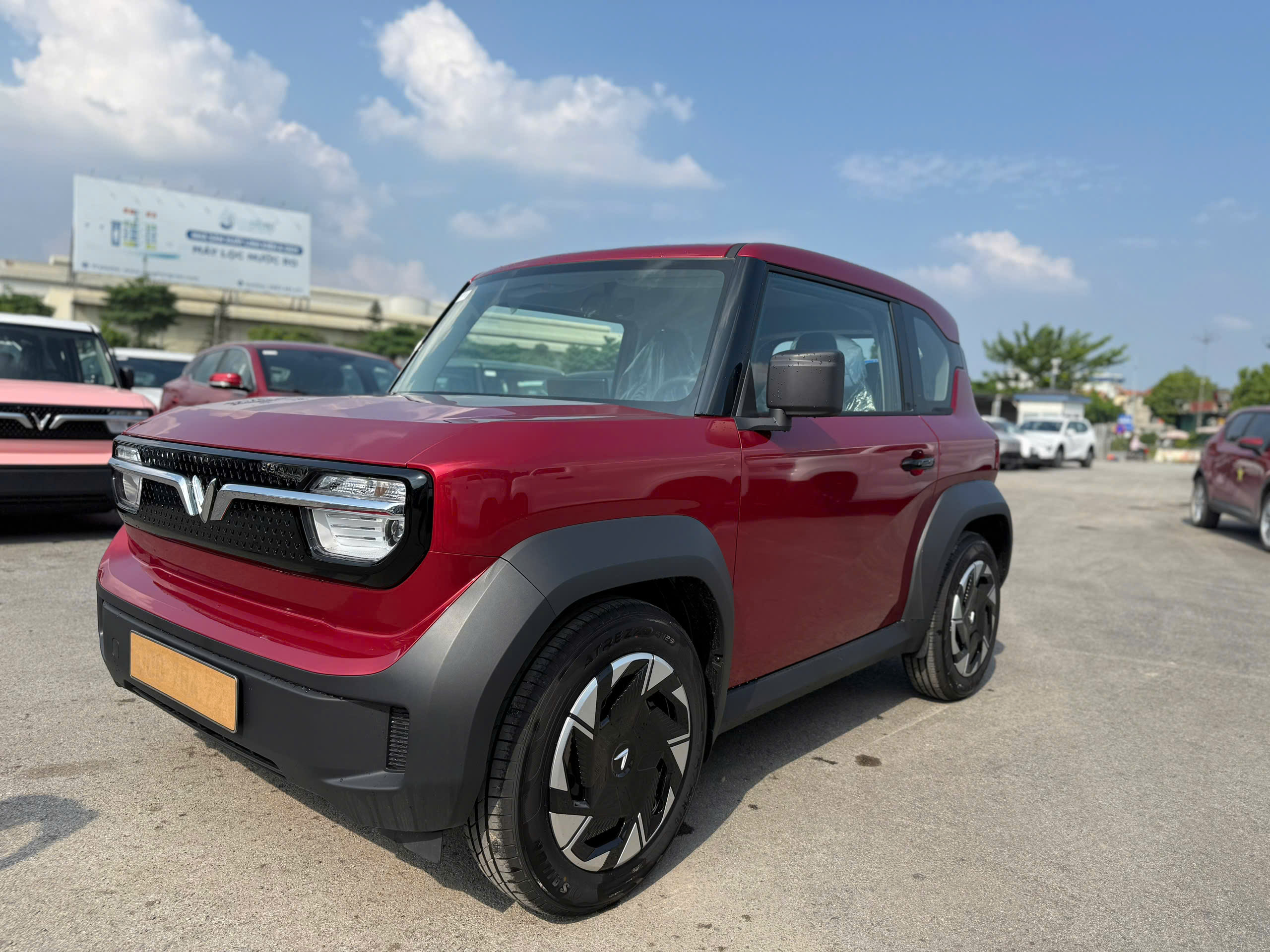 Sườn xe vf3 plus đỏ